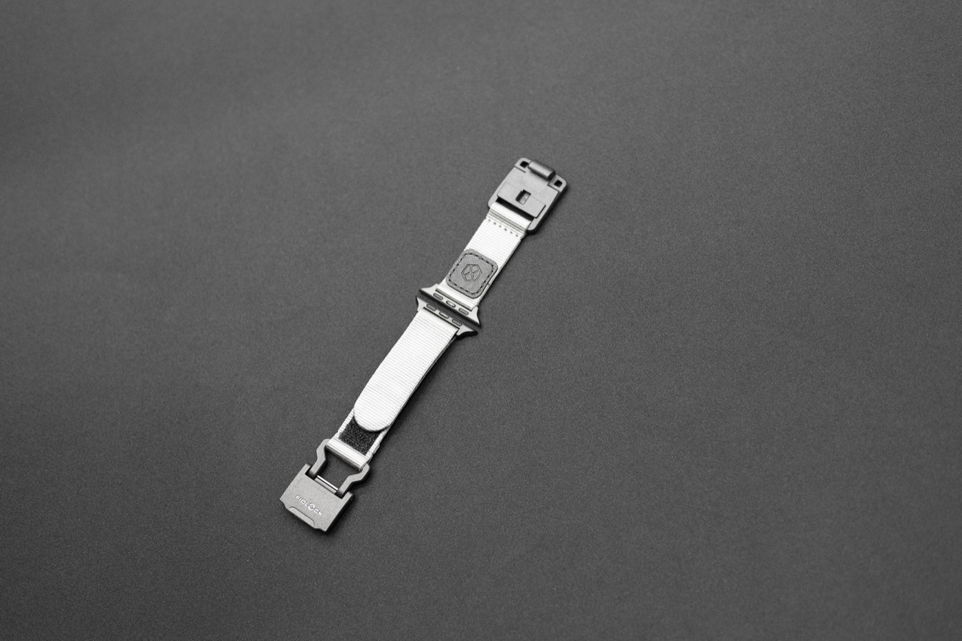 Lattice AW Fidlock in Graphene Grey, with the magnetic Fidlock closure and hook-and-loop micro-adjustment.